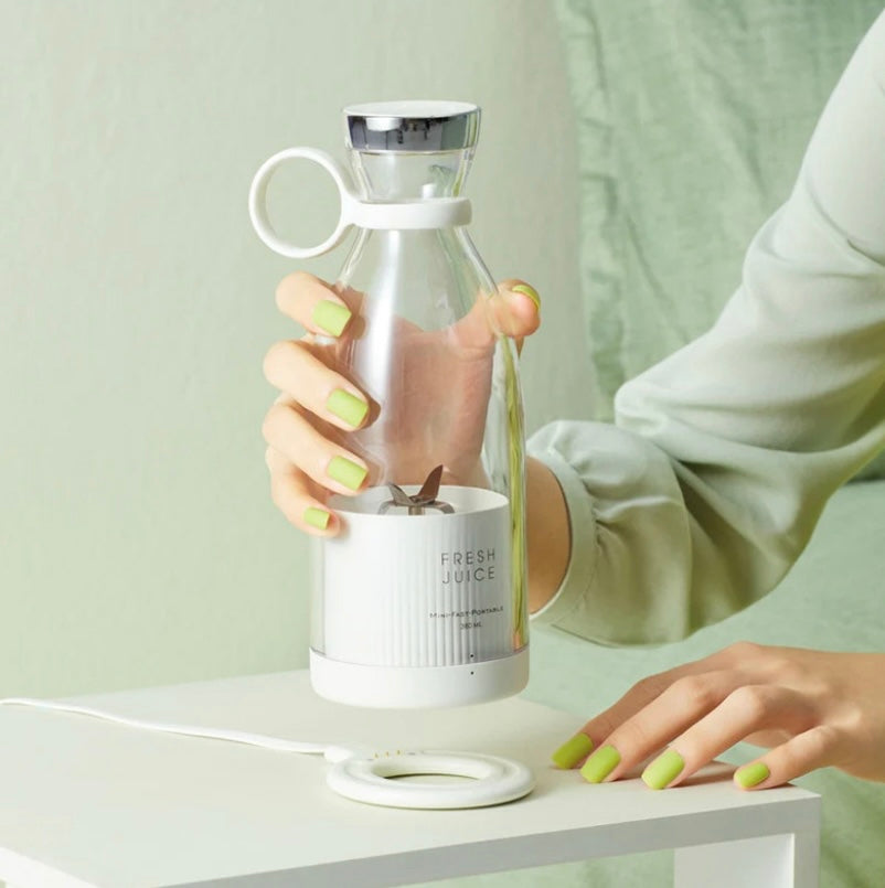 Mini Portable Electric
Juicer Blender